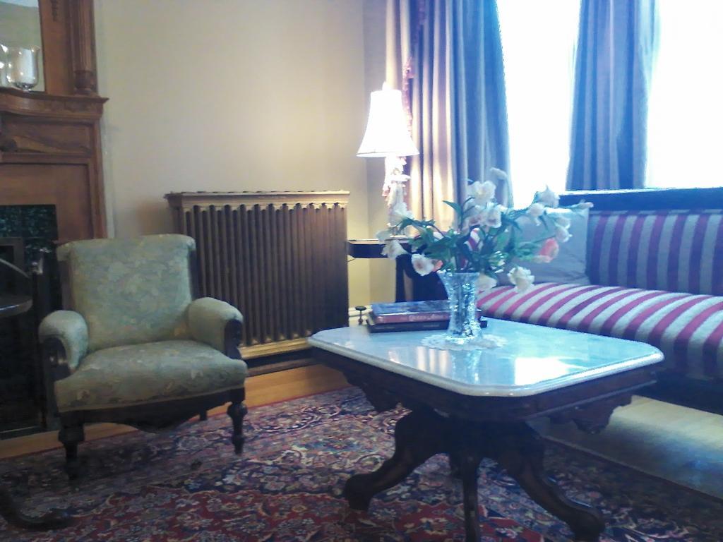 A Kingston Bed & Breakfast Buitenkant foto
